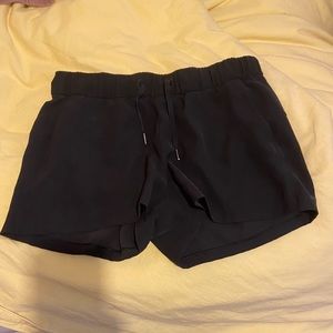 Lululemon on the fly short woven
